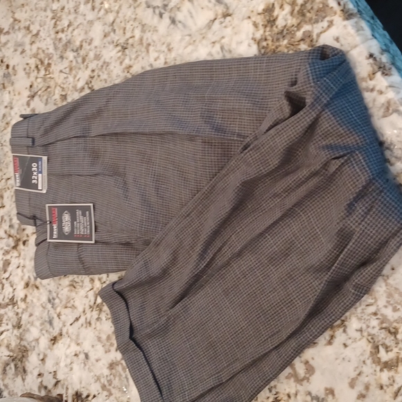 Travelsmart Roundtree Yorke Men's classic fit pleated dress